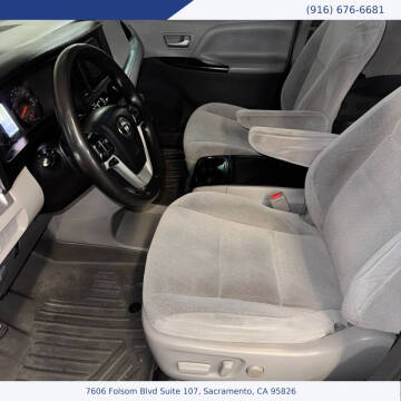2017 Toyota Sienna LE 8-Passenger