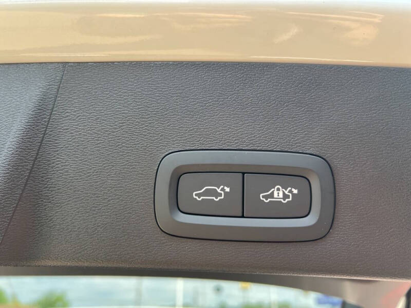 2026 Volvo XC40 B5 Core