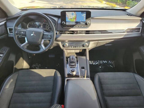 2024 Mitsubishi Outlander SE