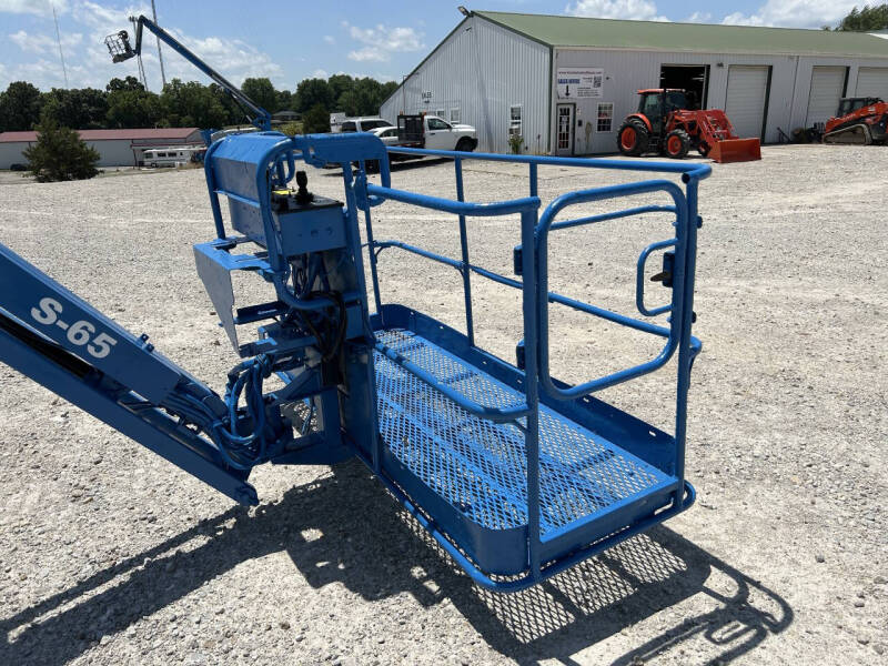 2017 Genie 65' Manlift