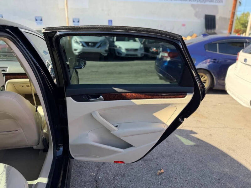 2012 Volkswagen Passat SEL Premium PZEV