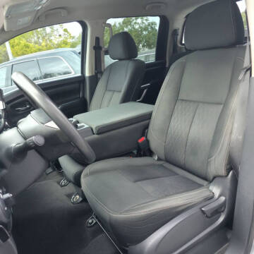 2017 Nissan Titan SV