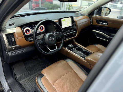 2022 Nissan Pathfinder Platinum