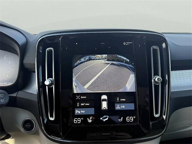 2022 Volvo XC40 T5 Momentum