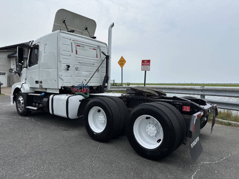 2016 Volvo VNL