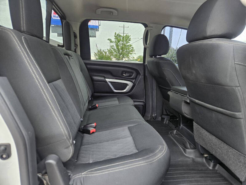 2017 Nissan Titan SV
