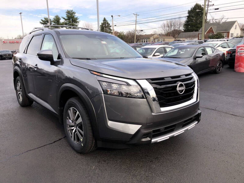 2025 Nissan Pathfinder SL