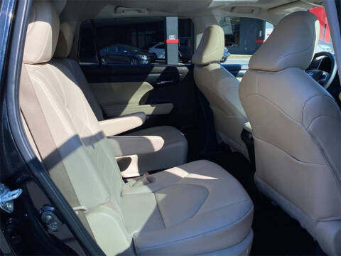 2022 Toyota Highlander Hybrid XLE