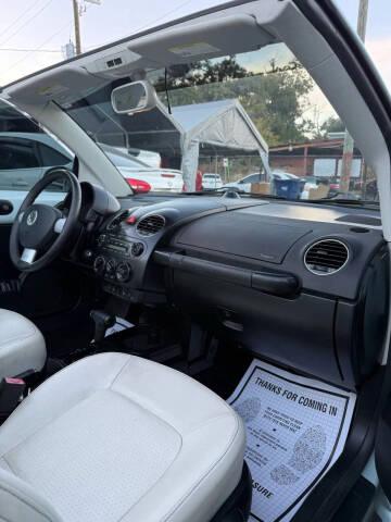 2010 Volkswagen New Beetle Convertible