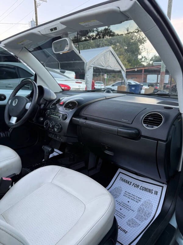 2010 Volkswagen New Beetle Convertible