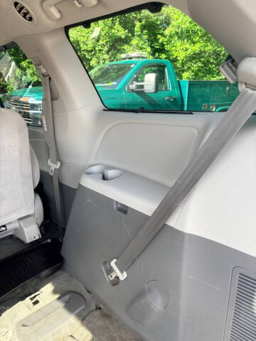 2017 Toyota Sienna LE 7-Passenger