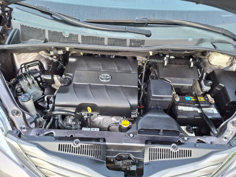 2013 Toyota Sienna XLE 8-Passenger