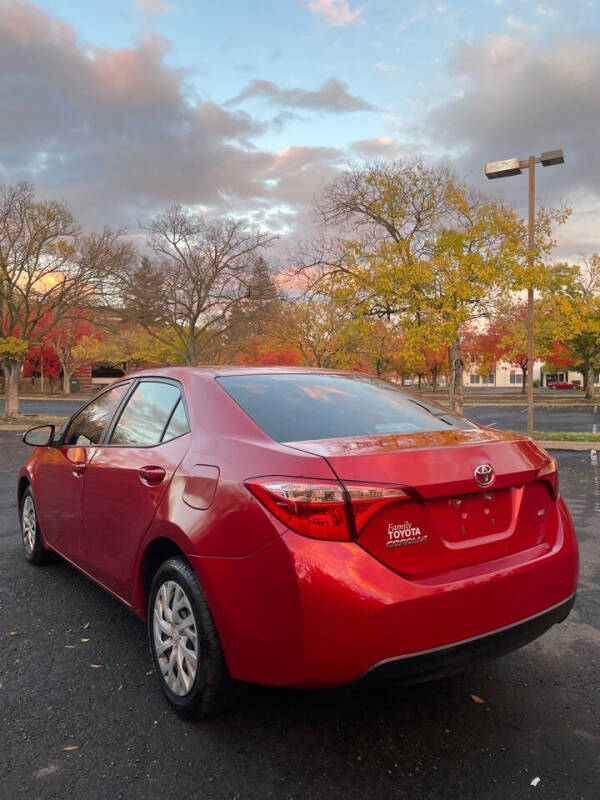 2019 Toyota Corolla LE photo 4