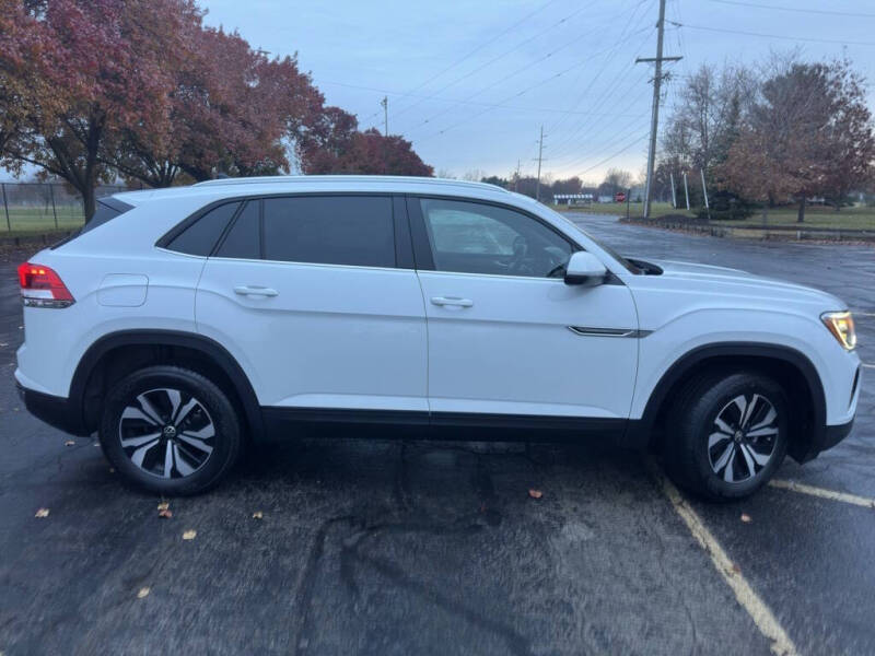 2024 Volkswagen Atlas Cross Sport SE 4Motion