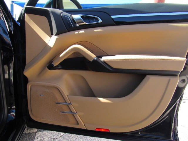 2014 Porsche Cayenne Platinum