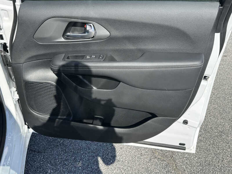 2026 Chrysler Voyager LX