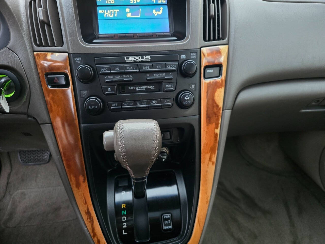 2000 Lexus RX 300 for sale at QUEENSGATE AUTO SALES in York, PA