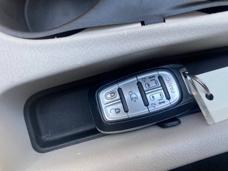 2017 Chrysler Pacifica Touring - Photo 19