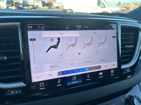 2026 Chrysler Voyager LX