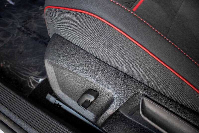 2025 Volkswagen Golf GTI SE