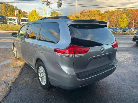 2011 Toyota Sienna LE 7-Passenger