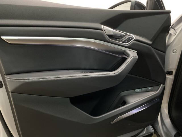 2023 Audi e-tron quattro Premium Plus