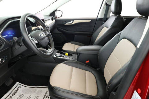 2022 Ford Escape Hybrid Titanium