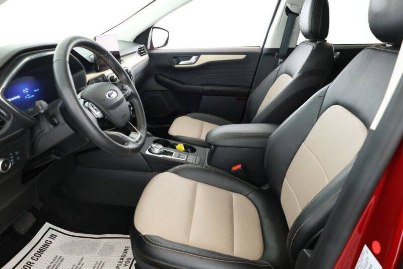 2022 Ford Escape Hybrid Titanium