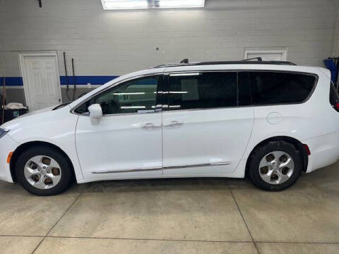 2017 Chrysler Pacifica Touring-L Plus