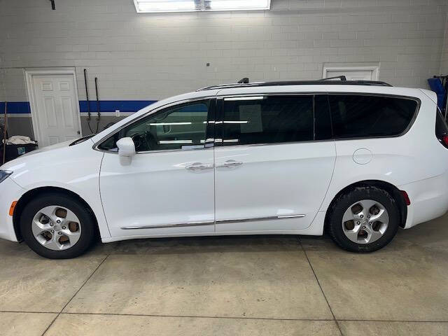 2017 Chrysler Pacifica Touring-L Plus