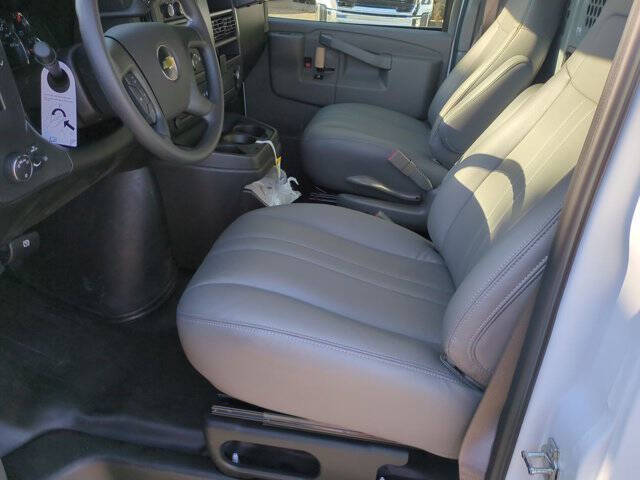 2025 Chevrolet Express 2500