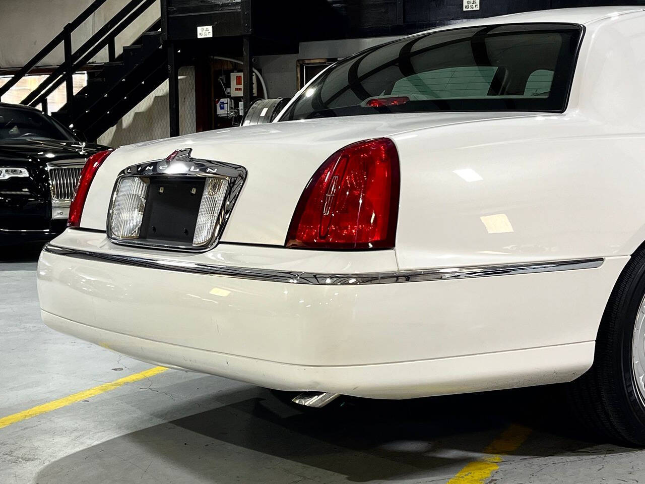 2002 Lincoln Town Car for sale at Carnival Car Company in Victoria, TX