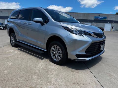 2025 Toyota Sienna LE 8-Passenger