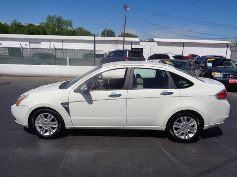 2009 Ford Focus for sale at Cars Unlimited Inc in Lebanon TN
