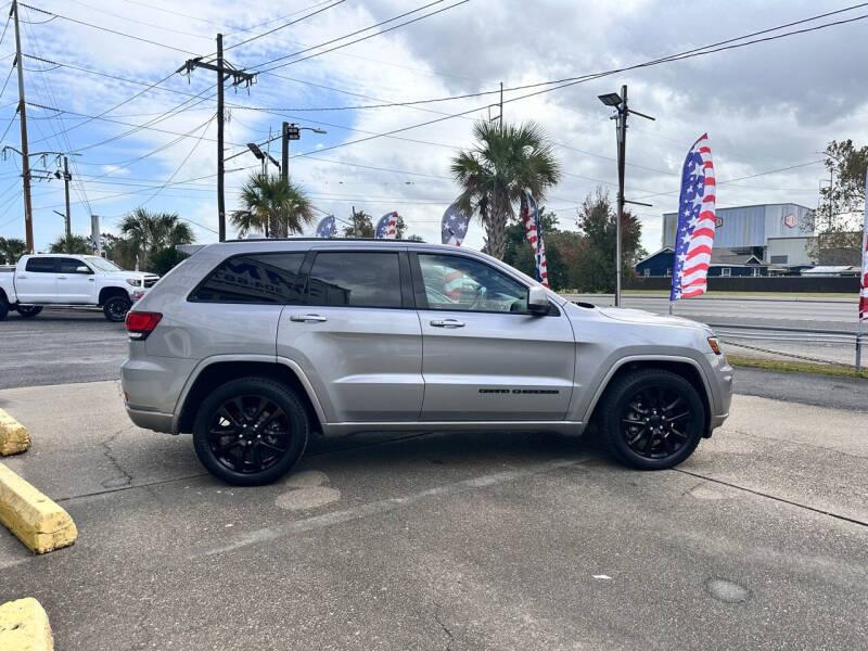 2018 Jeep Grand Cherokee Altitude photo 6