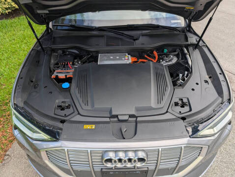 2021 Audi e-tron quattro Premium