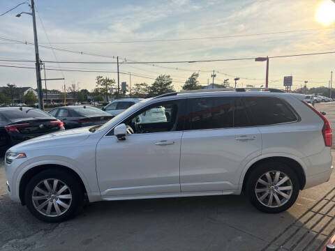 2016 Volvo XC90 T6 Momentum