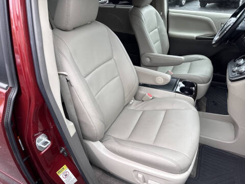2015 Toyota Sienna XLE 8-Passenger