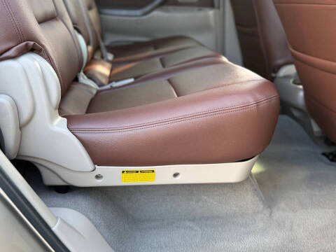 2005 Toyota Sequoia SR5
