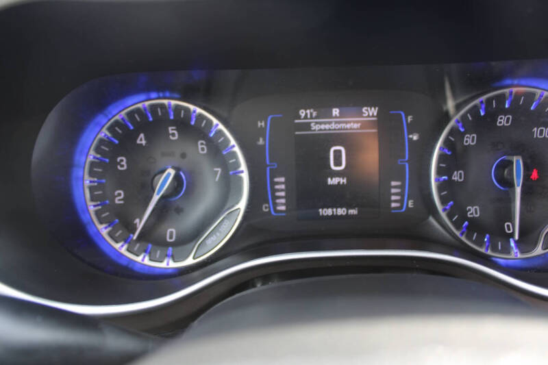 2022 Chrysler Voyager LX
