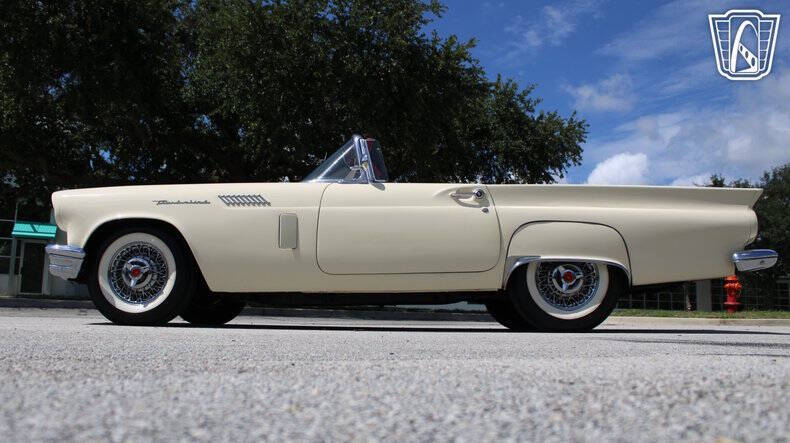 1957 Ford Thunderbird
