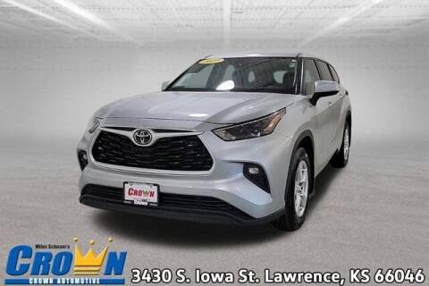 2023 Toyota Highlander for sale at Crown Automotive of Lawrence Kansas in Lawrence KS
