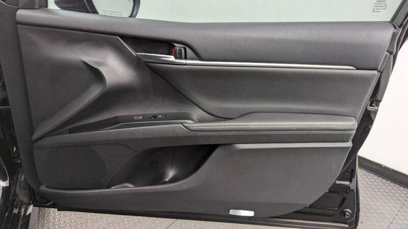 2020 Toyota Camry Hybrid XLE