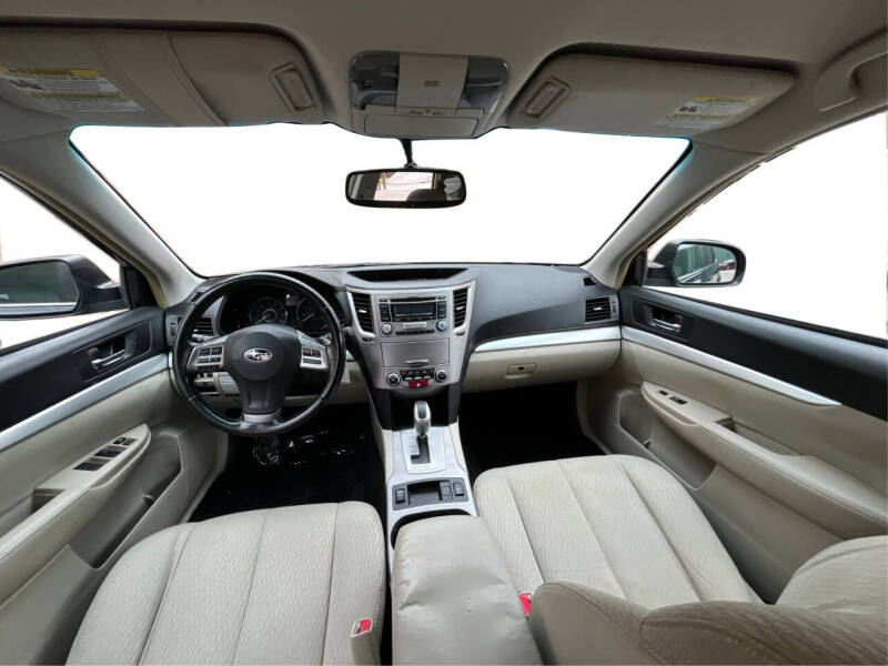 2012 Subaru Outback Premium photo 23