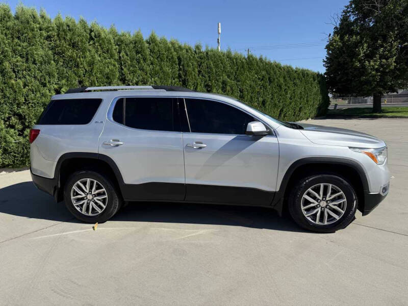 2017 GMC Acadia SLE-2