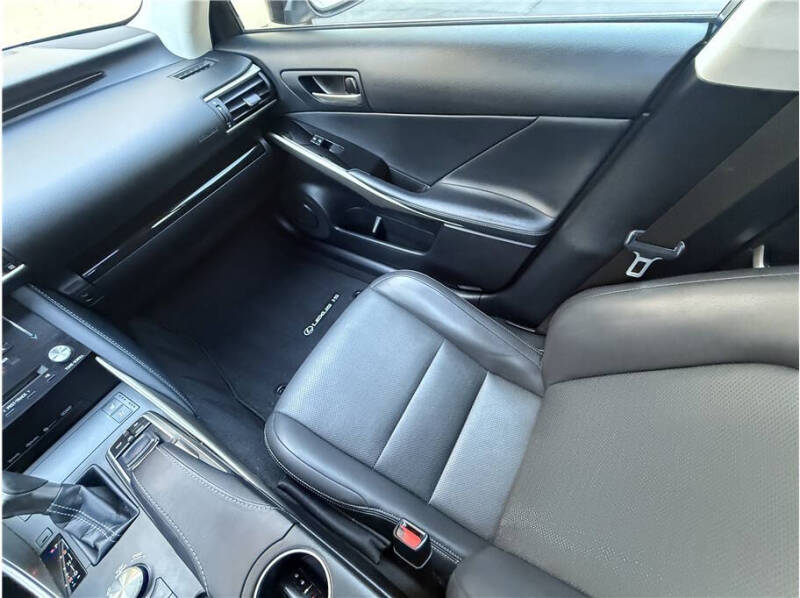 2017 Lexus IS 200t