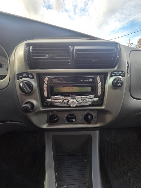 2004 Ford Explorer Sport Trac Adrenalin