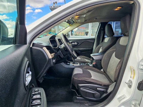 2016 Jeep Cherokee Sport