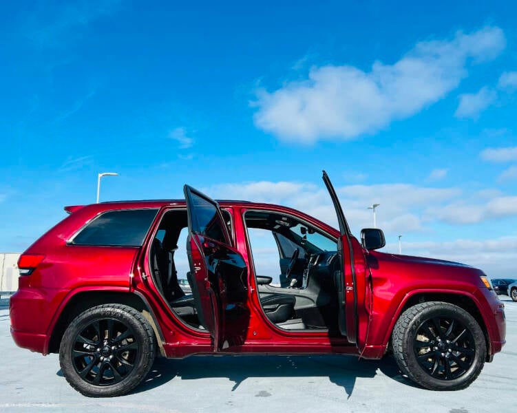 2018 Jeep Grand Cherokee Altitude photo 12