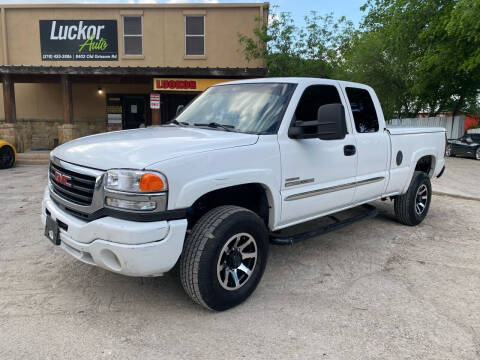 2004 GMC Sierra 2500HD for sale at LUCKOR AUTO in San Antonio TX